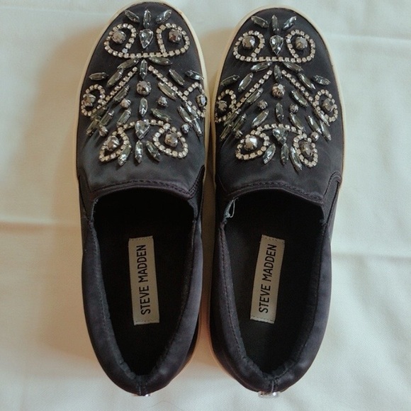 Steve madden, slip on shoes. Excellent condition. - Picture 2 of 9